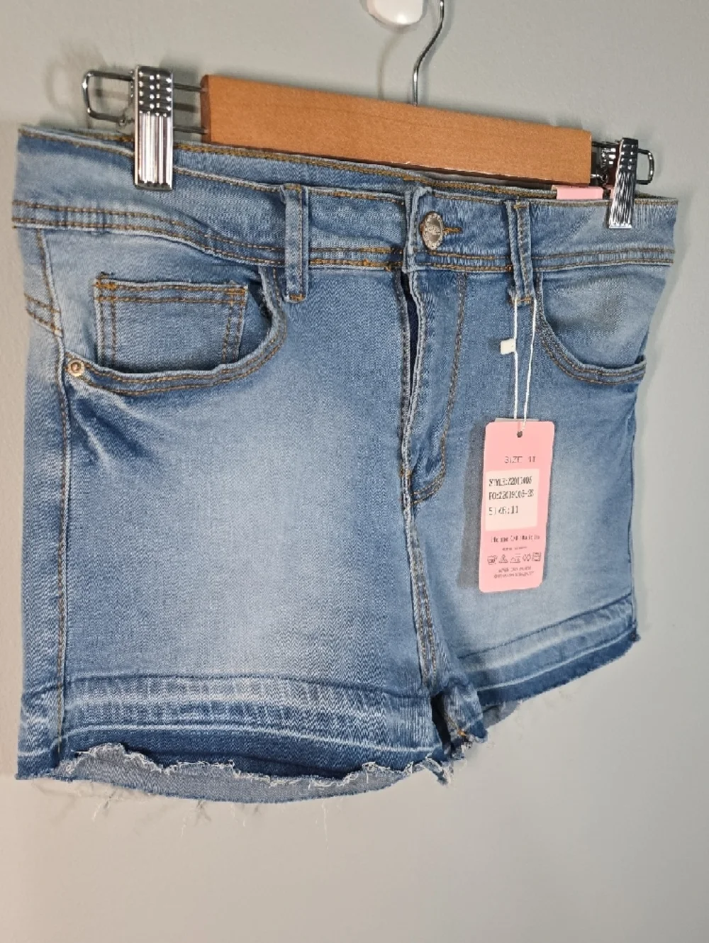 Raw 7 Shorts Women's Size 11 Faded Light Blue Denim Cutoff Women's Jean Shorts